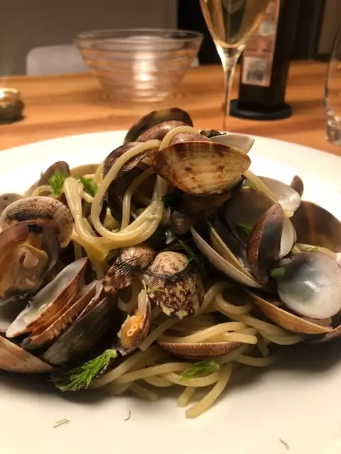 Mediterraner Kochkurs Spaghetti Vongole mit Weisswein und Dill